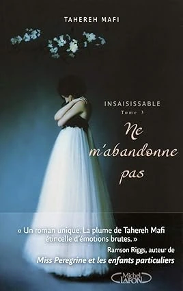 Je suis insaisissable. Je veux t'appartenir. Je ne te fais pas confiance. Je m'en remets à toi. La terre tremble. Mon cœur aussi. Je leur serai fatale. Je te suis vitale. Le monde se meurt. Je meurs sans toi. Le Point Oméga a été détruit. La rébellion est écrasée et Juliette ignore si ses amis, ou même Adam, l'homme qu'elle aime, ont survécu. Sa volonté de renverser la dictature du Rétablissement n'en est que renforcée. Elle est prête à tout pour y parvenir, jusqu'à faire appel à son ennemi de toujours : Warner, le séduisant commandant du secteur 45. Tout les oppose, mais ils ne peuvent agir l'un sans l'autre, la survie de leur monde agonisant en dépend. Lui seul peut enseigner à Juliette comment maîtriser ses immenses pouvoirs… mais il attend d'elle bien plus encore.
