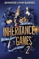Que feriez-vous si vous receviez l'héritage d'un inconnu milliardaire convoité par ses sulfureux petits-fils ? Du jour au lendemain, Avery Grambs est passée de lycéenne fauchée à milliardaire. Elle évolue désormais dans un monde foisonnant d'énigmes, de richesses infinies, de danger et de secrets de famille, et bénéficie d'une protection rapprochée. Mais pourquoi Tobias Hawthorne, le milliardaire excentrique, a-t-il décidé de lui léguer toute sa fortune au détriment de ses propres filles et de ses quatre petits-fils ? Avery se lance à la poursuite de la seule personne susceptible de répondre à cette question. Tandis qu'elle tente de résoudre énigme après énigme, accompagnée de Grayson et Jameson, elle a de plus en plus de mal à savoir qui sont ses alliés et qui est prêt à l'éliminer... par tous les moyens ! Parviendra-t-elle à résoudre le mystère de son destin à temps ?