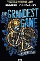 Sept invitations. Une île de rêve. La chance d'une vie. SPIN-OFF DE THE INHERITANCE GAMES : Le grand retour d'Avery Grambs dans cette duologie spin-off de The Inheritance Games ! Lors de la conclusion de la trilogie Inheritance Games, Avery a annoncé un concours annuel, mettant en jeu des millions de dollars. Pour cette édition du Grandest Game, le concours n'est accessible que sur invitation. Dix billets ont été envoyés, et le jeu se déroulera dans le manoir récemment reconstruit sur Hawthorne Island. Alors que les joueurs s'affrontent pour résoudre une énigme complexe conçue par Avery, tension et romance s'installent entre les participants, dont certains gardent des secrets qui auront des répercussions sur toute la famille Hawthorne, Avery comprise. Découvrez le spin-off de la saga best seller de Jennifer Lynn Barnes. UNE INTRIGUE ADDICTIVE : Grandest Games est le premier tome d'un spin-off aussi addictif que la trilogie originelle "The Inheritance Games" de Jennifer Lynn Barnes. Du suspense et des secrets à découvrir jusqu'à la dernière page ! Ce roman jeunesse vous permet de plonger dans les nouvelles aventures d'Avery Grambs !