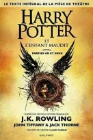 La huitième histoire. Dix-neuf ans plus tard. Être Harry Potter n’a jamais été facile et ne l’est pas davantage depuis qu’il est un employé surmené du Ministère de la Magie, marié et père de trois enfants. Tandis que Harry se débat avec un passé qui refuse de le laisser en paix, son plus jeune fils, Albus, doit lutter avec le poids d’un héritage familial dont il n’a jamais voulu.