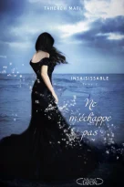 MON POUVOIR EST CHAOS JE SUIS LEUR SEUL ESPOIR ILS ME RECHERCHENT JE LEUR ÉCHAPPERAI ILS VEULENT ME POSSÉDER PERSONNE NE PEUT M’ATTEINDRE ILS ME CROIENT FAIBLE JE LES BRISERAI LUI SEUL PEUT ME SAUVER L’AIMER C’EST LE CONDAMNER Juliette se réfugie au Point Omega, le quartier général de la résistance. Cette forteresse souterraine et ultra-moderne cache les gens dotés de pouvoirs extraordinaires. Pourtant, son toucher mortel fait toujours d’elle un paria. De son côté, Warner, le fils du commandant suprême, réprime toute rébellion dans le secteur qu’il dirige. Toujours aussi obsédé par la fuite de Juliette, il veut la retrouver, quoi qu’il lui en coûte. Il n’a pas oublié non plus ceux qui ont permis son évasion, Adam et Kenj, à qui il compte bien faire payer leur trahison. L’affrontement est inévitable… Juliette, tiraillée entre son amour pour Adam et la soudaine attirance qu’elle ressent pour Warner, devra choisir son camp. Car elle est l’arme absolue, la seule qui puisse raviver l’espoir d’un monde dévasté.